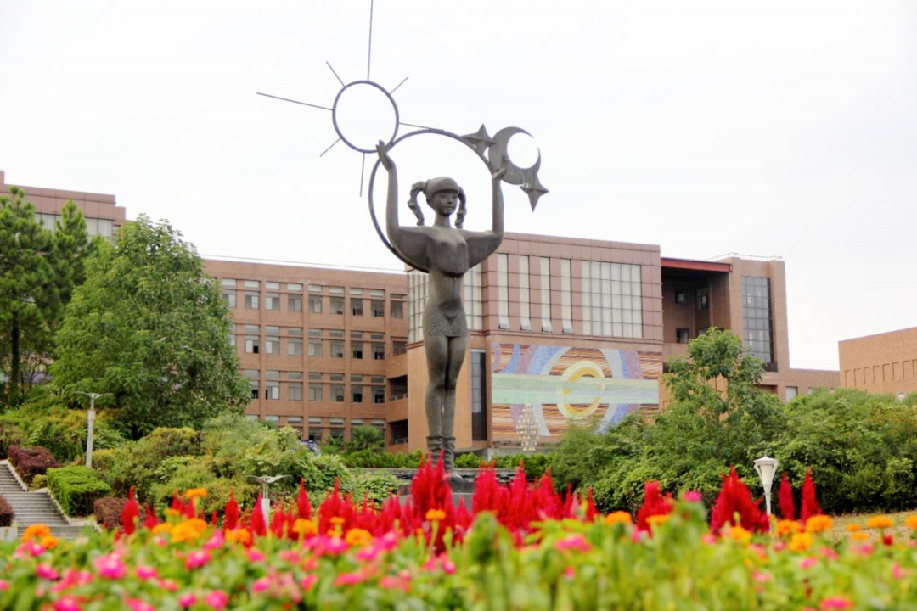 【新华网】景德镇陶瓷大学党委书记,校长五四青年节寄语青年学子
